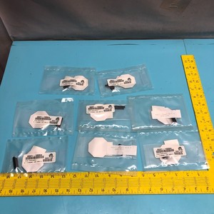 Lote de 8 AMAT 0021-10064 SNR MTG W/SLIT-WPS/CHAMBER - Equipo y piezas de semiconductores de confianza de marca global - Product Image 1