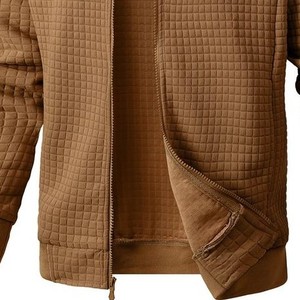 Chaqueta Ligera de Invierno para Hombre, de Alta Calidad, Estilo Letterman, con Cuello Alto, Logotipo Frontal Personalizable, Diseño Tejido, 100% Algodón - Product Image 4