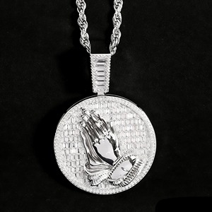 Pendentif Mains en Prière en Moissanite Iced Out, Argent 925, Breloques Religieuses, Design Croix, Coupe Baguette, Sertissage Canal, Collier Pendentif - Product Image 5