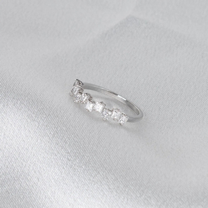 Bague de mariage en or 14 carats avec diamant de laboratoire taille princesse, demi-éternité empilable, diamant CVD, cadeau pour anniversaire ou promesse - Product Image 1
