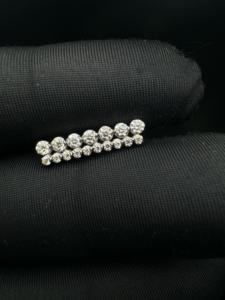 Pendiente de Barra Recta de Oro de 14K con Diamante, Diseño con Diamante Cultivado en Laboratorio con Engaste Invisible - Product Image 6