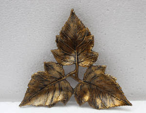 Bandeja decorativa de aluminio de diseño moderno de alta calidad personalizada con forma de hoja antigua de latón para decoraciones de plantas de Navidad - Product Image 3