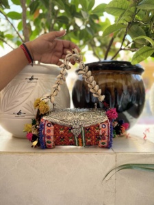 Banjara Sac à Main Fait Main Vente Chaude Broderie Indienne Nouveau Designer Boho Élégant Sac Pour Femmes Multi Utilisations - Product Image 4