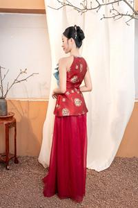 Tenue de festival en brocart vietnamien de haute qualité, inspirée des motifs Phénix, avec une silhouette élégante à superpositions KPP37 - Product Image 3