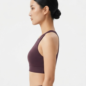 เสื้อชั้นในกีฬาสำหรับผู้หญิง แบบ Racerback คอกว้าง รองรับปานกลาง เหมาะสำหรับโยคะและฟิตเนส สีพื้น ระบายอากาศได้ดี ซับเหงื่อ ผลิตจากผ้าสแปนเด็กซ์และโพลีเอสเตอร์ - Product Image 2