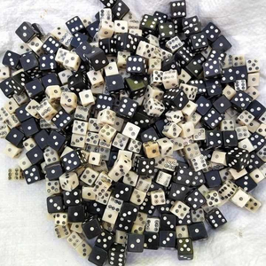 Juego de Dados de Hueso Ecológicos Pulidos a Mano para Juegos Clásicos y Coleccionistas, Ludo y Otros Clásicos Favoritos - Product Image 6