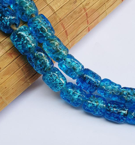 Perles de verre faites à la main |   Perles craquelées |   Marque FE |   Vente en gros de perles facettées bleues et blanches, emballage en boîte pour la fabrication de bijoux africains - Product Image 3