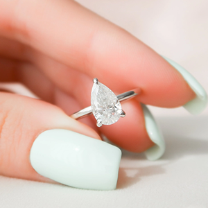 แหวนหมั้นเพชรทรงหยดน้ำ มอยส์ซาไนต์ทรงลูกแพร์ ทอง 14K คลาสสิก เพชรเลี้ยงในห้องปฏิบัติการ - Product Image 1