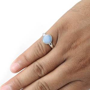 Anillo de Plata de Ley 925 Oxidada con Gema de Calcedonia Natural de Corte Redondo Brillante, Joyería Bohemia a Precio de Mayoreo - Product Image 4