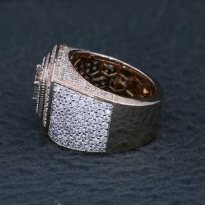 Anillo de Lujo con Incrustaciones de Moissanita de 4 Ct, Sin Níquel ni Plomo, en Plata de Ley Sólida Chapada en Oro, Estilo Hip Hop para Hombre - Product Image 4