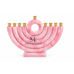 Ménorah en résine moderne en forme de U, chandelier ambré pour Hanouka, vente en gros, élégant centre de table juif, porte-bougie • Opti - Product Image 4