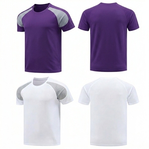 T-shirt de sport pour homme personnalisé violet, séchage rapide, anti-humidité, respirant, avec empiècements en maille grise, idéal pour la course et le fitness. - Product Image 1