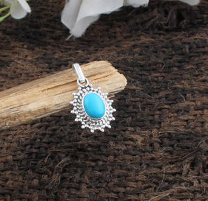 Collar de Plata de Ley 925 con Turquesa, Colgante Vintage con Piedra Preciosa, Joyería Victoriana Estampada para Mujer, Venta al Por Mayor - Product Image 1