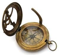 Élégante Boussole Solaire de Poche Vintage en Laiton Marron avec Boîtier en Verre, Cadran Analogique et Anneau de Suspension – Outil de Navigation pour les Amateurs de Sports et de Randonnée