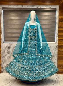 Elegante Lehenga Choli de red suave de primera calidad con elaborado trabajo de pedrería Zarkan, ropa de boda india y pakistaní, con cancan y canvas patta. - Product Image 2
