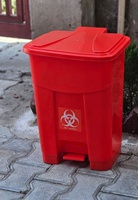 Poubelle à pédale jaune avec couvercle rabattable, en plastique, pour déchets biologiques, cliniques et médicales