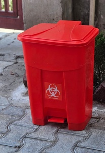 Yellow Rectangular Medical Waste <b>Bin</b> With <b>Lid</b> Biohazard Symbol Indoor Outdoor Hospital Use Plastic Storage Bucket - Product Image 3