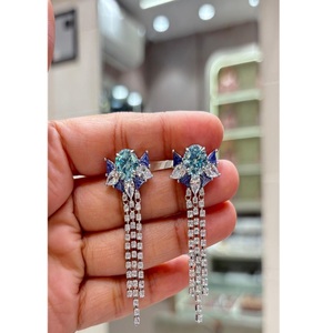 Boucles d'oreilles pendantes tendance en laiton plaqué argent de haute qualité avec zircon, pour femme, idéales pour mariage et soirée, style mode - Product Image 1