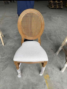 Silla de comedor de madera de nuevo diseño de ensueño para eventos y bodas, inspirada en la mejor calidad y diseño, fabricada en Pakistán. - Product Image 3