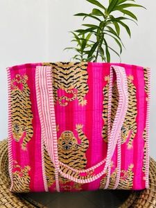 Sac à bandoulière matelassé en coton avec fermeture éclair, style ethnique indien, imprimé tigre jaune et rouge, fait main, pour femme, vente en gros - Product Image 6