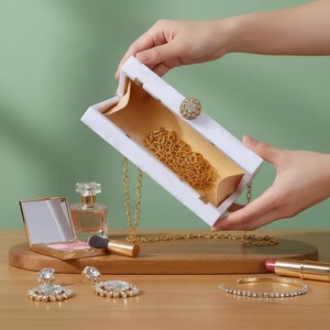 Bolso de resina hecho a mano para mujer, elegante bolso de mano de resina para fiestas, bolso de resina único de la India - Product Image 3