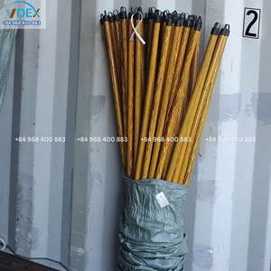 Manche de balai en bois avec revêtement PVC imitation bois et connecteur fileté ; 120 cm de longueur ; emballé en lots de 48 à 50 pièces - Product Image 6