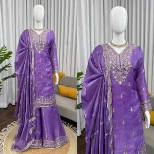 Ensemble de costume palazzo de créateur en soie, tenue ethnique élégante avec haut et palazzo, et dupatta - Product Image 2