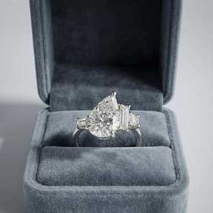 Anillo de Tres Piedras con Moissanita de Corte Pera de 3CT Premium, Plata de Ley 925, Regalo Ideal para Aniversario o Fiesta para Ella - Product Image 3