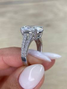 แหวนหมั้นเพชรทรงรี 7.50 กะรัต เพชรเลี้ยงในห้องปฏิบัติการ ทอง 18K สำหรับผู้หญิง |   แหวนแต่งงานแบบซ่อนเพชรทรงโซลิแทร์ ได้รับการรับรองจาก IGI | - Product Image 4