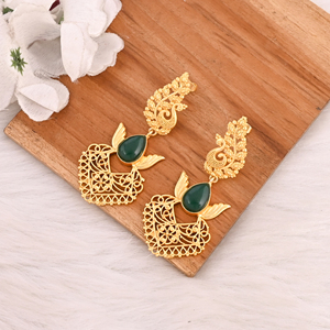 Boucles d'oreilles pendantes élégantes et stylées en onyx vert naturel, plaquées or, en laiton, pour femmes - Product Image 4