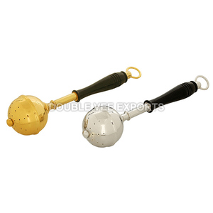Pulvérisateur d'eau bénite à poignée en corne |   Aspergillum en laiton avec poignée classique – DOUBLE VEE EXPORTS - Product Image 2