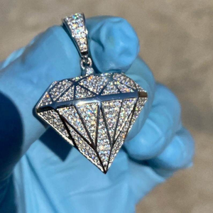 Pendentif en moissanite forme diamant, style hip-hop luxueux, collier audacieux pour homme, bijou tendance. - Product Image 3