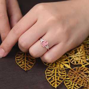 Ensemble de bagues de mariage en or jaune avec saphir rose de laboratoire taille émeraude, bijoux de fiançailles - Product Image 1