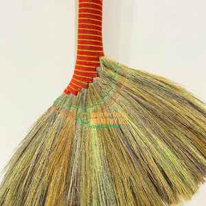 GRAN FIESTA 2026! Escoba de hierba suave tejida a mano - Mango envuelto en plástico de larga duración - Escoba vietnamita de la mejor calidad - Ecológica - Product Image 3