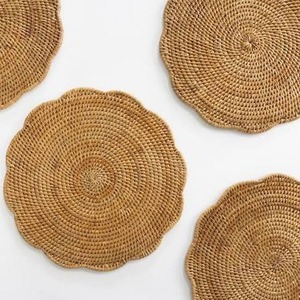Sets de table en rotin tressé faits à la main, sous-verres festonnés, décoration de table bohème, sets de table en osier, tapis de table fabriqués au Vietnam - Product Image 3