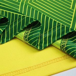 Camiseta y pantalones cortos de fútbol ligeros con tecnología de secado rápido, tela de malla transpirable, ideales para clima cálido y juego intenso. - Product Image 3
