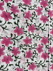 Tissu imprimé floral 100% coton pur, qualité supérieure, 120 GSM, tissu doux, confortable et respirant pour vêtements et projets d'artisanat - Product Image 4