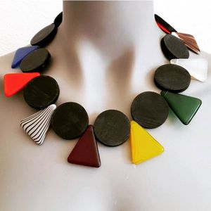 Collier en résine et bois à finition naturelle rustique, accessoire de mode - Product Image 6