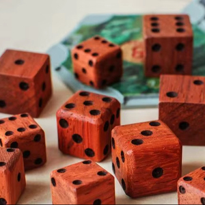 ลูกเต๋าไม้ทำมือคุณภาพสูง เป็นมิตรกับสิ่งแวดล้อม เรียบเนียน สำหรับความสนุกสนานในครอบครัว เกมปาร์ตี้-เกมกระดานลูโด - Product Image 1