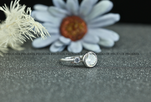 Anillo de compromiso de moissanita con engaste de bisel, plata de ley 925, corte redondo, anillo de diamantes para mujer, anillo de boda de tres piedras, venta al por mayor - Product Image 3