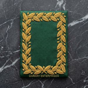 Badges brodés sur mesure en fil d'argent, faits à la main, avec pochette en velours violet pour insignes maçonniques, et patchs à bordure vierge pour la création de badges - Product Image 4