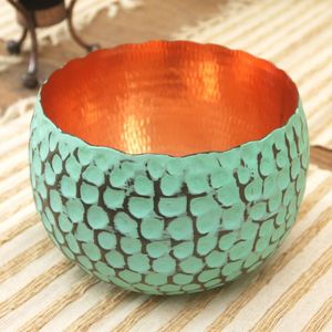 Tazón de Cobre Martillado Hecho a Mano de Diseño Clásico, Vajilla Metálica Vintage con Patrón Floral Tallado - Product Image 4