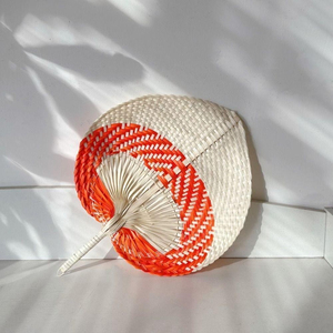 Éventails décoratifs personnalisés en feuilles de palmier tissées à la main, artisanat durable en bambou - Product Image 4