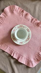 Ensemble de sets de table en coton rose à volants, élégants pour la table à manger, décoration de maison de style campagnard, fabricant OEM, vente en gros - Product Image 3