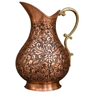 Carafe Tamra Jal en cuivre sculptée à la main, style antique, avec gravure orientale et poignée en laiton - Product Image 2