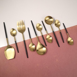Ensemble de couverts modernes en or avec poignées noires, finition miroir haute brillance, compatibles lave-vaisselle, ustensiles de restauration - Product Image 2
