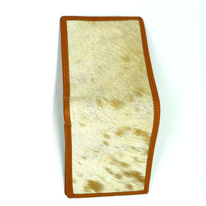 Portefeuille en cuir de vachette fait main avec poils, portefeuille pour homme en cuir véritable, peau de vache naturelle, motif unique, portefeuille tendance - Product Image 1