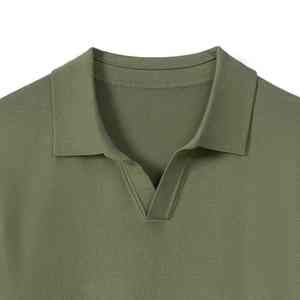 Polo décontracté chic avec détails contrastés sur le col et les manches pour un look tendance et jeune aujourd'hui - Product Image 2