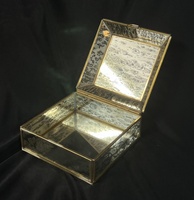Boîte de rangement et organisateur de bijoux en métal avec cadre en laiton et verre miroir, taille personnalisée pour la décoration intérieure
