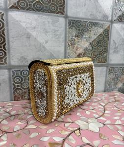 Mini pochette élégante avec travail Kundan et embellissements raffinés, idéale pour les mariages, sac à main en métal. - Product Image 5